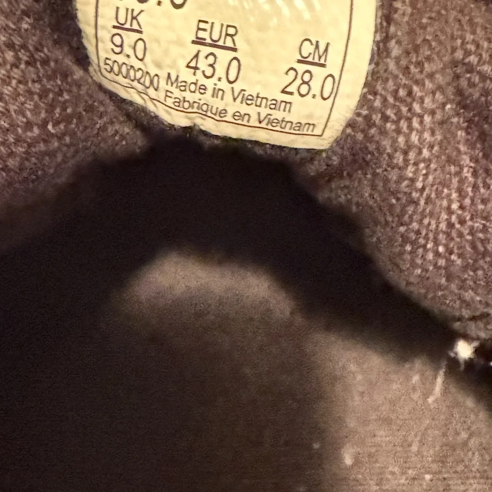 Vans Men's Classic Black and White Sneakers - Picture 3 of 6